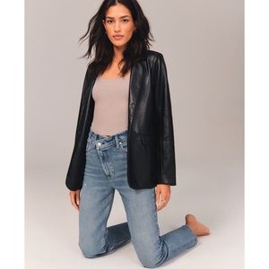 Abercrombie Ultra High Rise 90s Straight Jean Medium Wash Criss Cross Size 6